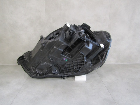 LAMPA PRZÓD MERCEDES CLA W118 ZWYKŁA RH 19-23