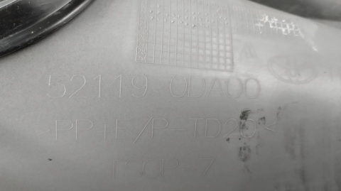 Zderzak przód przedni Toyota Yaris 4 IV 20-