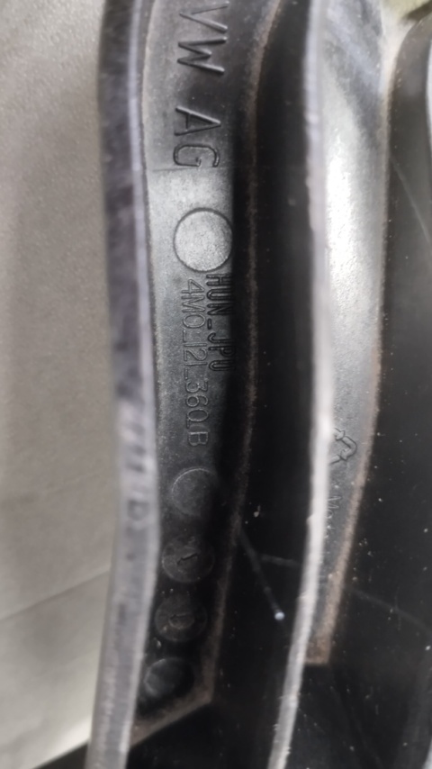 Kierownica wlot powietrza Audi Q7 4M0121360 B
