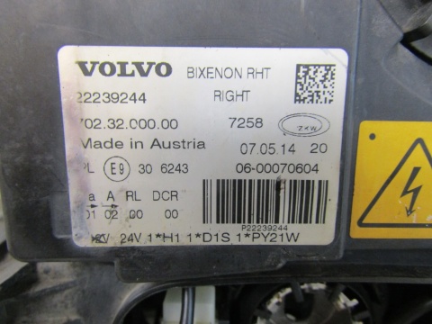 LAMPA PRZÓD VOLVO FH 4 KSENON NIESKRĘTNY 12-20 RH PRAWA 22239244