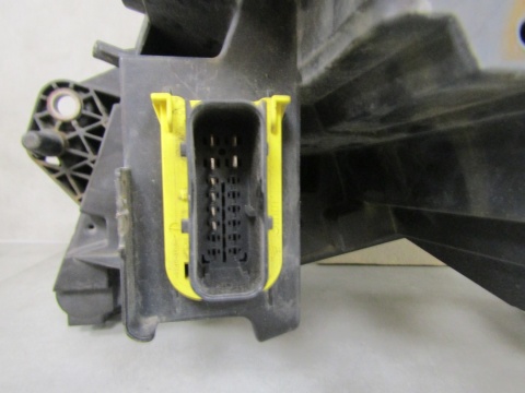 LAMPA PRZÓD VOLVO FH 4 KSENON NIESKRĘTNY 12-20 RH PRAWA 22239244