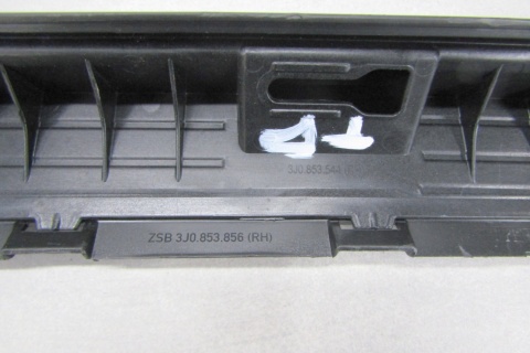 Listwa progowa prawa VW Passat B9 3J0 23- R Line kombi sedan