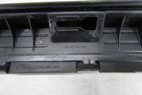 Listwa progowa prawa VW Passat B9 3J0 23- R Line kombi sedan