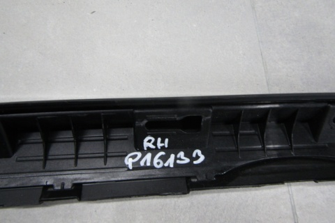 Listwa progowa prawa VW Passat B9 3J0 23- R Line kombi sedan