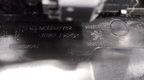 Blenda kamera listwa klapy tył PEUGEOT 2008 2 II 9828080180 19-