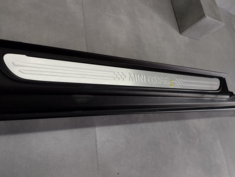 Listwa progowa prawa Mini Cooper S F56 F57 LCI 22-
