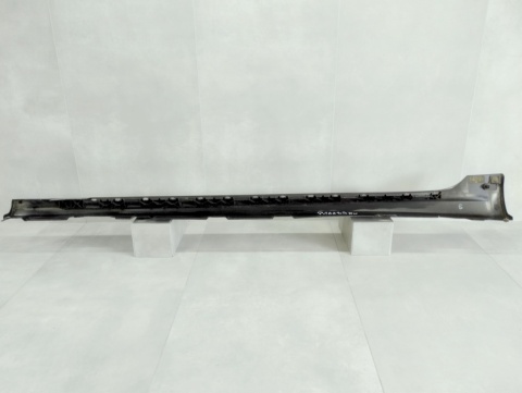 Listwa progowa prawa Audi A5 8W8 Sportback 16-19 5D