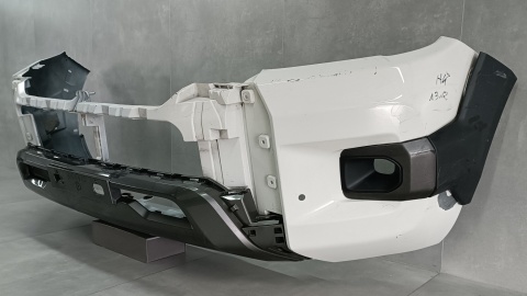 Zderzak przód przedni TOYOTA HILUX 8 LIFT INVINCIBLE 19-