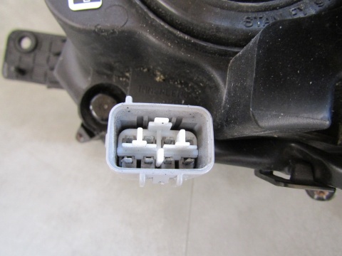 LAMPA PRZÓD SUBARU XV ZWYKŁA 11-17 RH PRAWA