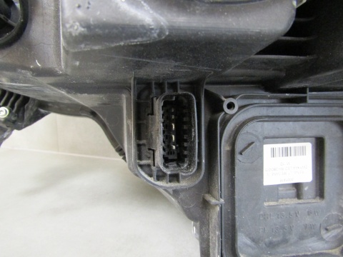 LAMPA PRZÓD RENAULT MEGANE IV 4 ZWYKŁA SOCZEWKA Z LED 16-20 RH PRAWA 260102357R
