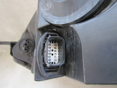 LAMPA PRZÓD FORD FIESTA MK8 VIII 17-21 ZWYKŁA RH PRAWA H1BB-13W029-AE