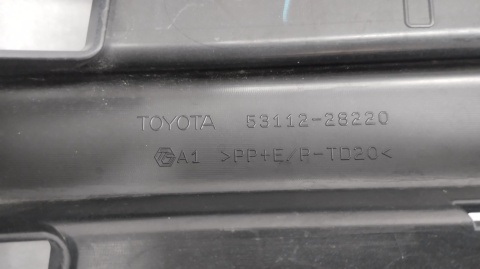 Kratka zderzaka przód przednia Toyota Noah 14-17 53112-28220