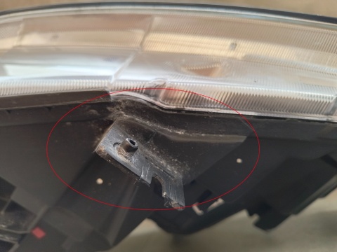 Lampa przód Suzuki Vitara 2 II LED LIFT 24- RH PRAWA KOITO 100 7R016
