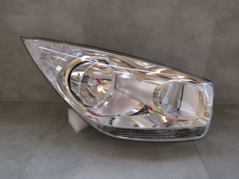 Lampa przód Kia Venga ZWYKŁA 09-19 RH PRAWA 92102 1P000