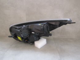 Lampa przód Kia Venga ZWYKŁA 09-19 RH PRAWA 92102 1P000