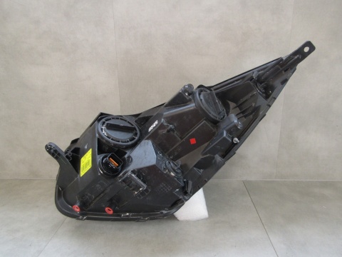 Lampa przód Kia Venga ZWYKŁA 09-19 RH PRAWA 92102 1P000