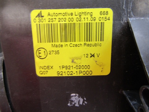 Lampa przód Kia Venga ZWYKŁA 09-19 RH PRAWA 92102 1P000
