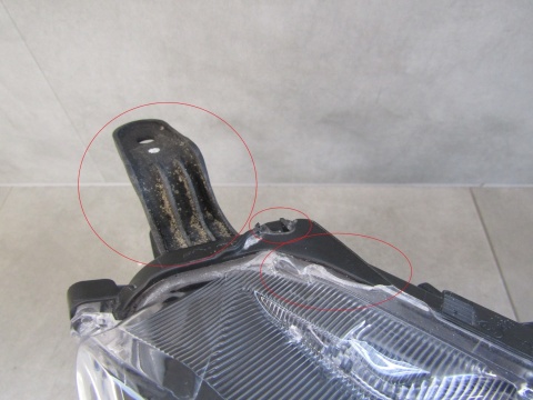 Lampa przód Toyota Yaris Cross ZWYKŁA SOCZEWKA 17-22 RH PRAWA 0D-310