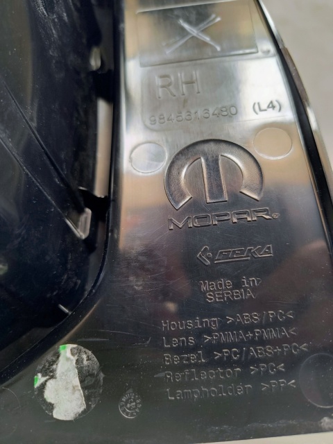 Lampa tył Citroen C3 IV ZWYKŁA Z LED 24- PRAWA RH 9845616480
