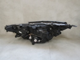 Lampa przód Toyota RAV4 V LED RH PRAWA 19-21