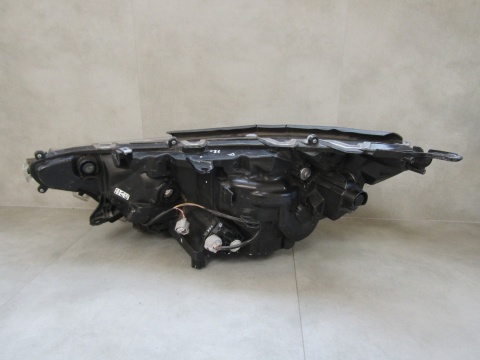 Lampa przód Toyota RAV4 V LED RH PRAWA 19-21