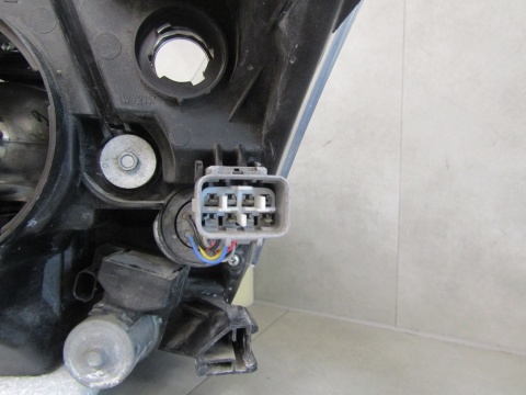 LAMPA PRZÓD TOYOTA AVENSIS T27 LIFT 11-15 KSENON SKRĘTNY RH PRAWA 10000-17687
