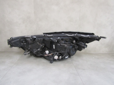 LAMPA PRZÓD TOYOTA RAV4 IV 5 V LED 19-21 RH PRAWA