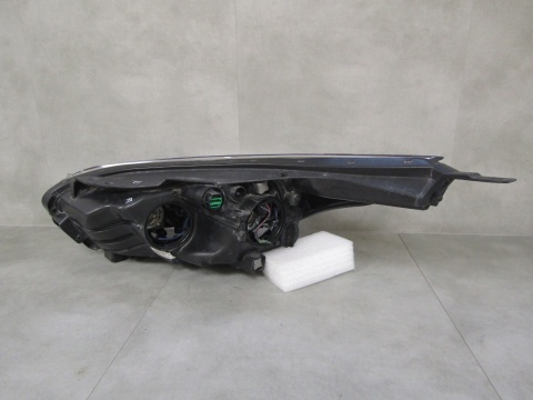 Lampa przód Kia Ceed 3 III ZWYKŁA SOCZEWKA 18-21 RH PRAWA 92102J7050
