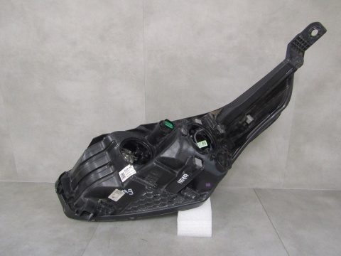 Lampa przód Kia Ceed 3 III ZWYKŁA SOCZEWKA 18-21 RH PRAWA 92102J7050