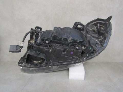 Lampa przód Volvo XC60 1 I LIFT ZWYKŁA 13-17 RH PRAWA