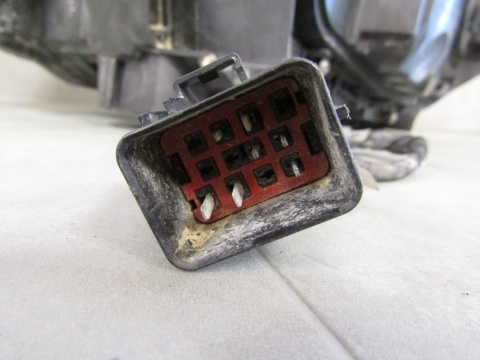 Lampa przód Volvo XC60 1 I LIFT ZWYKŁA 13-17 RH PRAWA