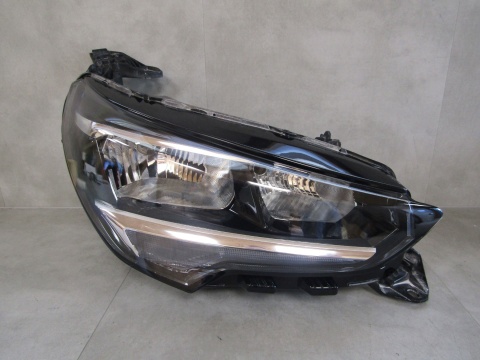 Lampa przód Opel Corsa F ZWYKŁA 19-23 RH PRAWA 9829465380