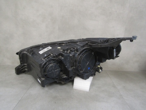 Lampa przód Opel Corsa F ZWYKŁA 19-23 RH PRAWA 9829465380