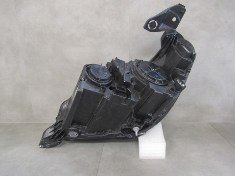 Lampa przód Opel Corsa F ZWYKŁA 19-23 RH PRAWA 9829465380
