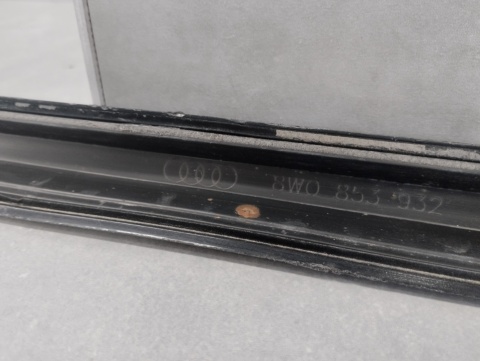 Listwa progowa prawa Audi A4 B9 8W0 S-Line 15-19 sedan kombi