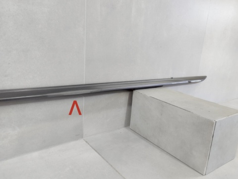 Listwa progowa prawa Audi A4 B9 8W0 S-Line 19 Lift