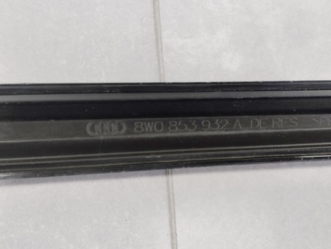 Listwa progowa prawa Audi A4 B9 8W0 S-Line 19 Lift