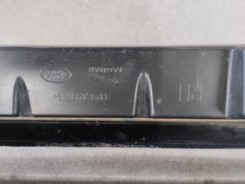 Listwa progowa prawa Land Range Rover Velar L560
