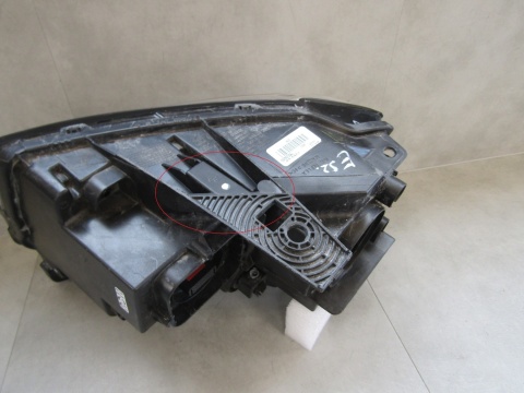 LAMPA PRZÓD JEEP GRAND CHEROKEE WK2 KSENON NIESKRĘTNY 13-16 RH PRAWA