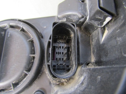 Lampa przód Skoda Octavia 3 III KSENON NIESKRĘTNY 12-16 RH PRAWA 5E1941016A