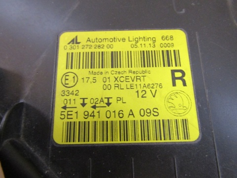 Lampa przód Skoda Octavia 3 III KSENON NIESKRĘTNY 12-16 RH PRAWA 5E1941016A