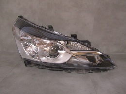 Lampa przód Toyota Verso LIFT ZWYKŁA SOCZEWKA 13-18 RH 81130-0F161