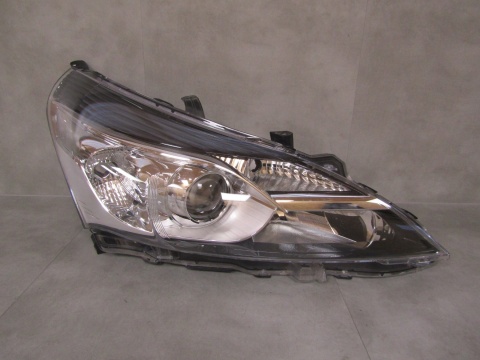 Lampa przód Toyota Verso LIFT ZWYKŁA SOCZEWKA 13-18 RH 81130-0F161