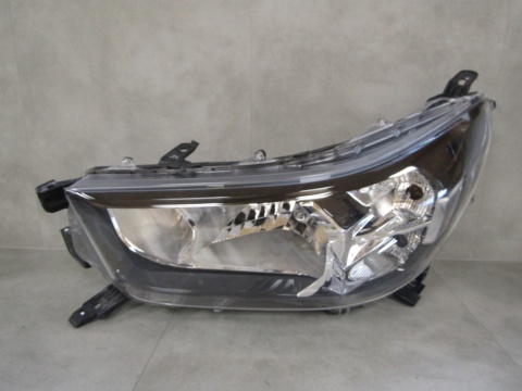 Lampa przód Toyota Hilux 8 VIII LIFT ZWYKŁA 20- LH 81150 0KK60