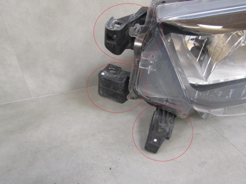 Lampa przód Toyota Hilux 8 VIII LIFT ZWYKŁA 20- LH 81150 0KK60