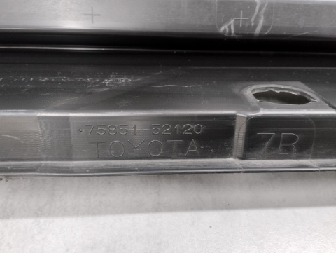 Listwa progowa prawa Toyota Yaris CROSS 20- XP210