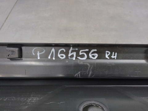 Listwa progowa prawa Toyota Yaris CROSS 20- XP210