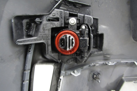 Zderzak przód przedni Nissan NV300 Primastar Lift 21- (+1 LED)