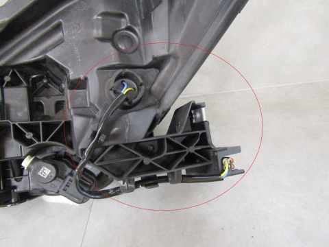 LAMPA PRZÓD NISSAN ARIYA FULL LED RH PRAWA 22-