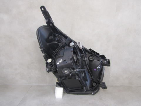 Lampa przód Aston Martin Cygnet 11-13 ZWYKŁA SOCZEWKA LH LEWA KOITO 74-1